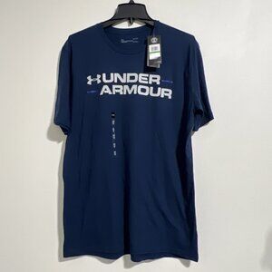 Under Armour Loose Coupe Lache Lightweight Shirt Mens LARGE Spell Out Logo
